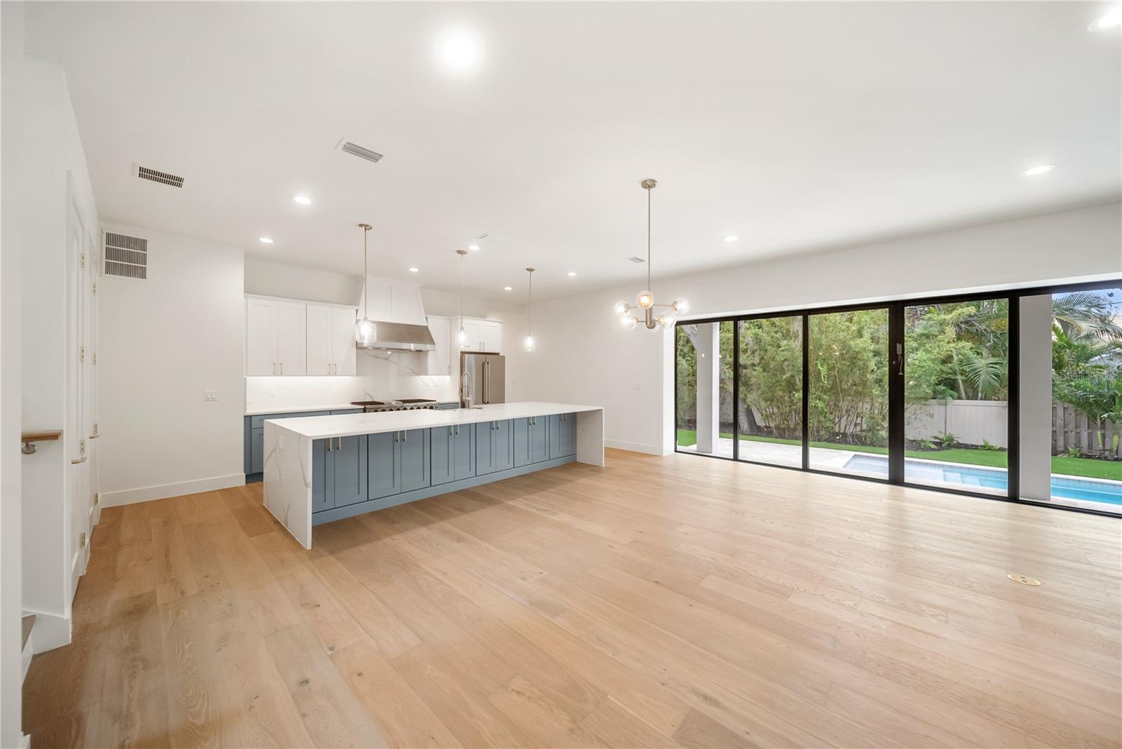 3800 FLORES AVE, SARASOTA, FL, 34239