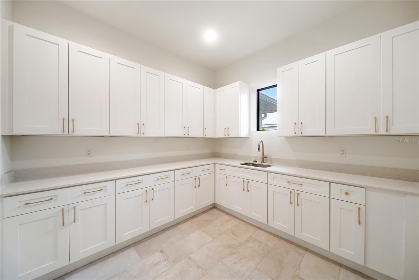 3800 FLORES AVE, SARASOTA, FL, 34239
