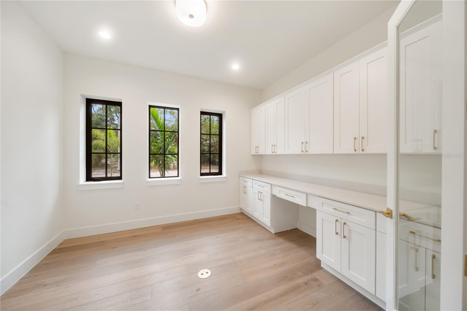 3800 FLORES AVE, SARASOTA, FL, 34239