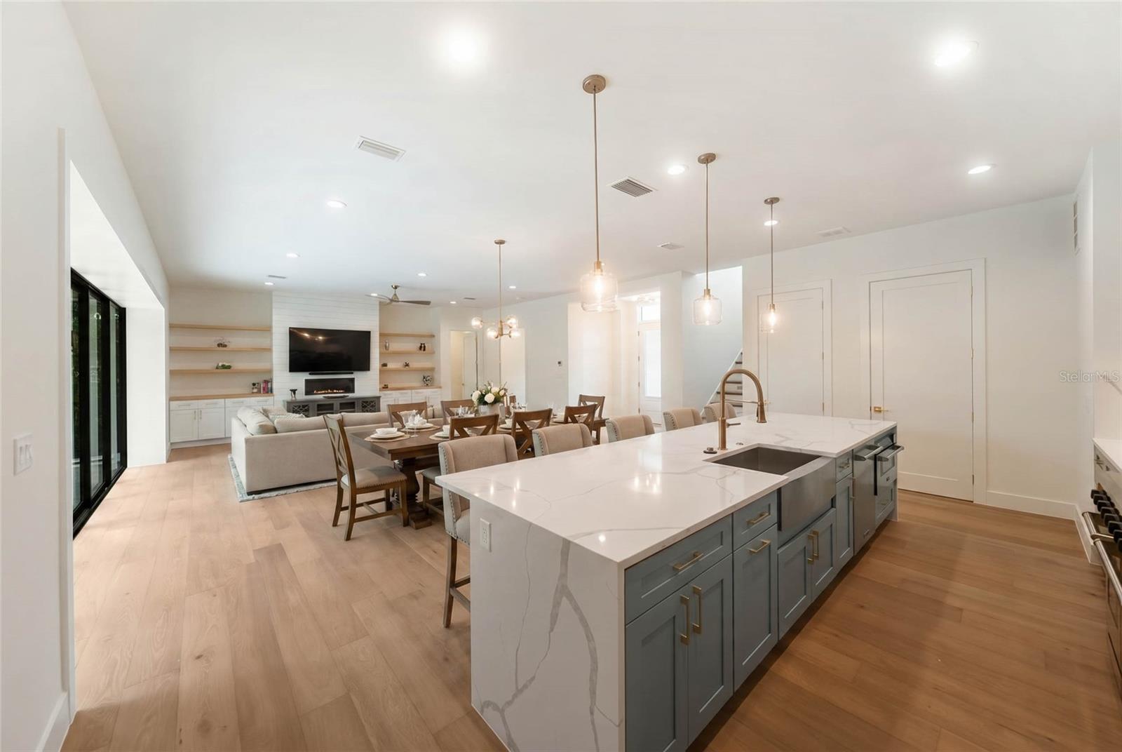 3800 FLORES AVE, SARASOTA, FL, 34239