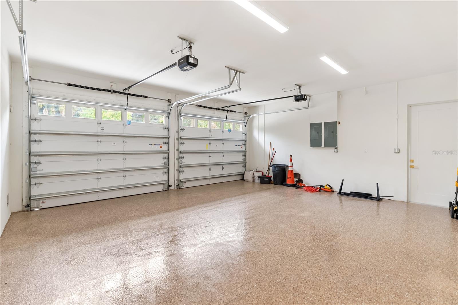3800 FLORES AVE, SARASOTA, FL, 34239