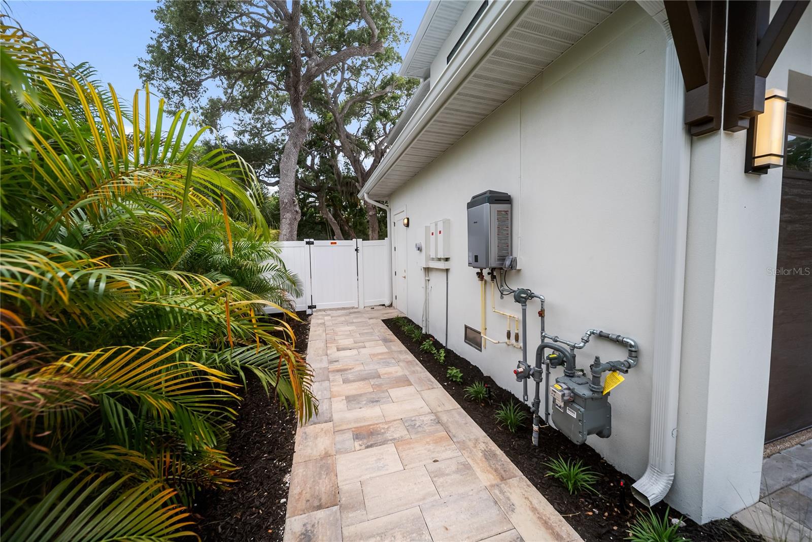 3800 FLORES AVE, SARASOTA, FL, 34239