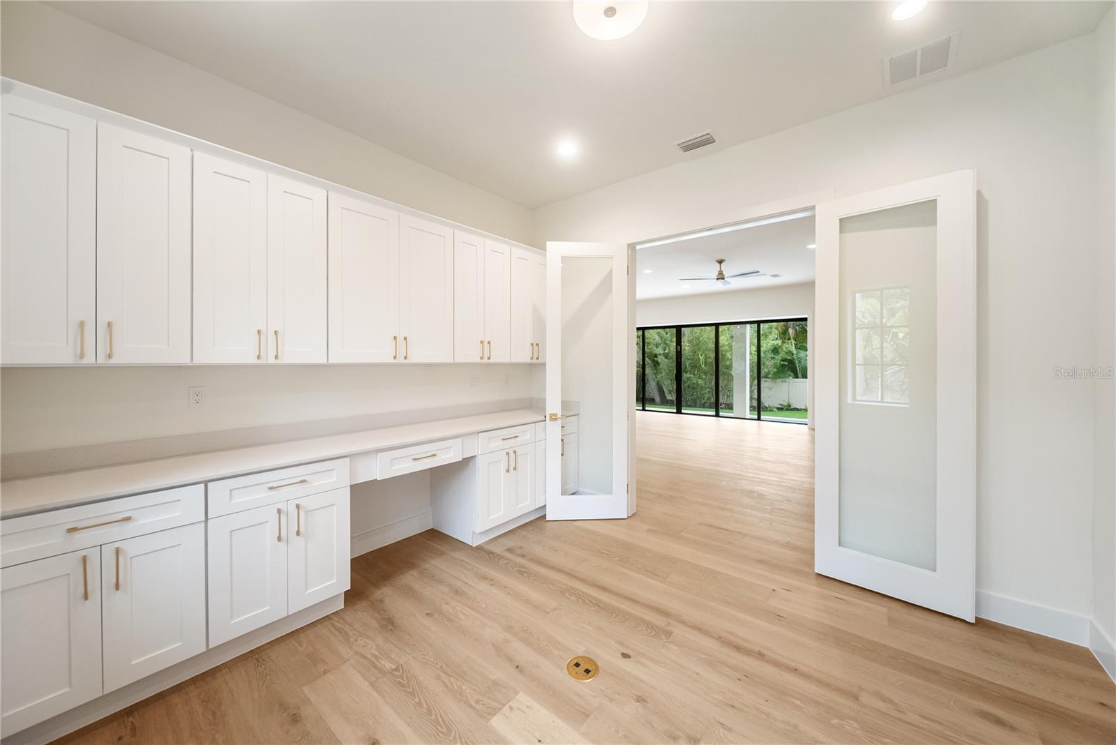 3800 FLORES AVE, SARASOTA, FL, 34239