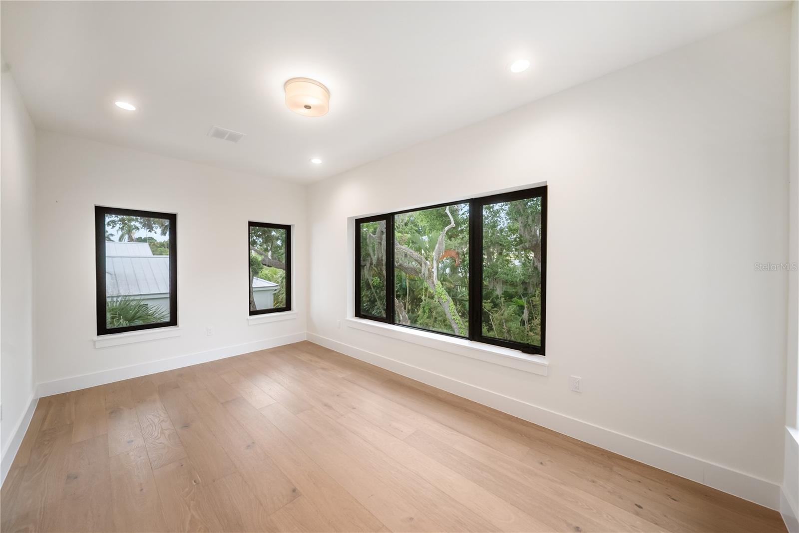 3800 FLORES AVE, SARASOTA, FL, 34239