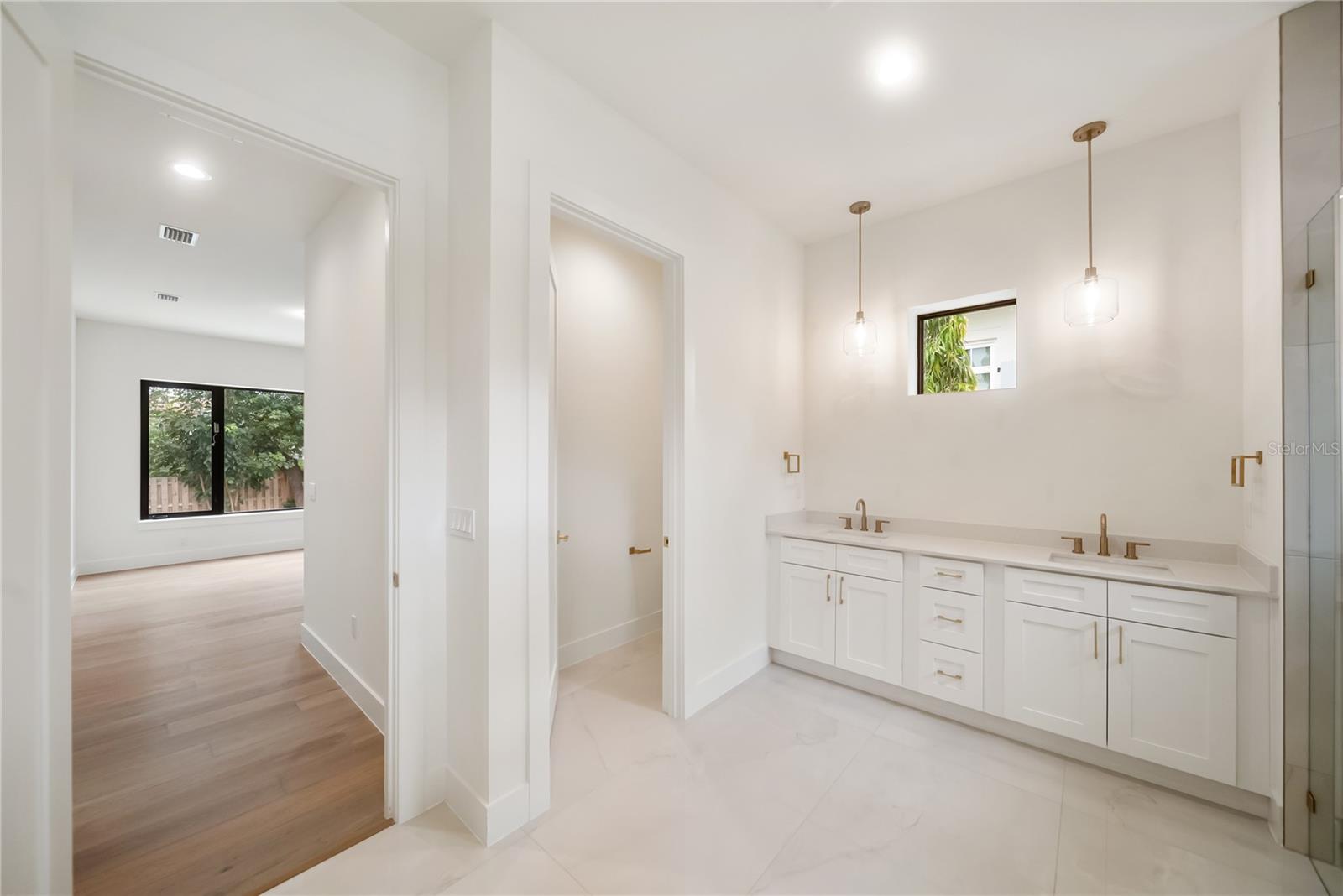 3800 FLORES AVE, SARASOTA, FL, 34239