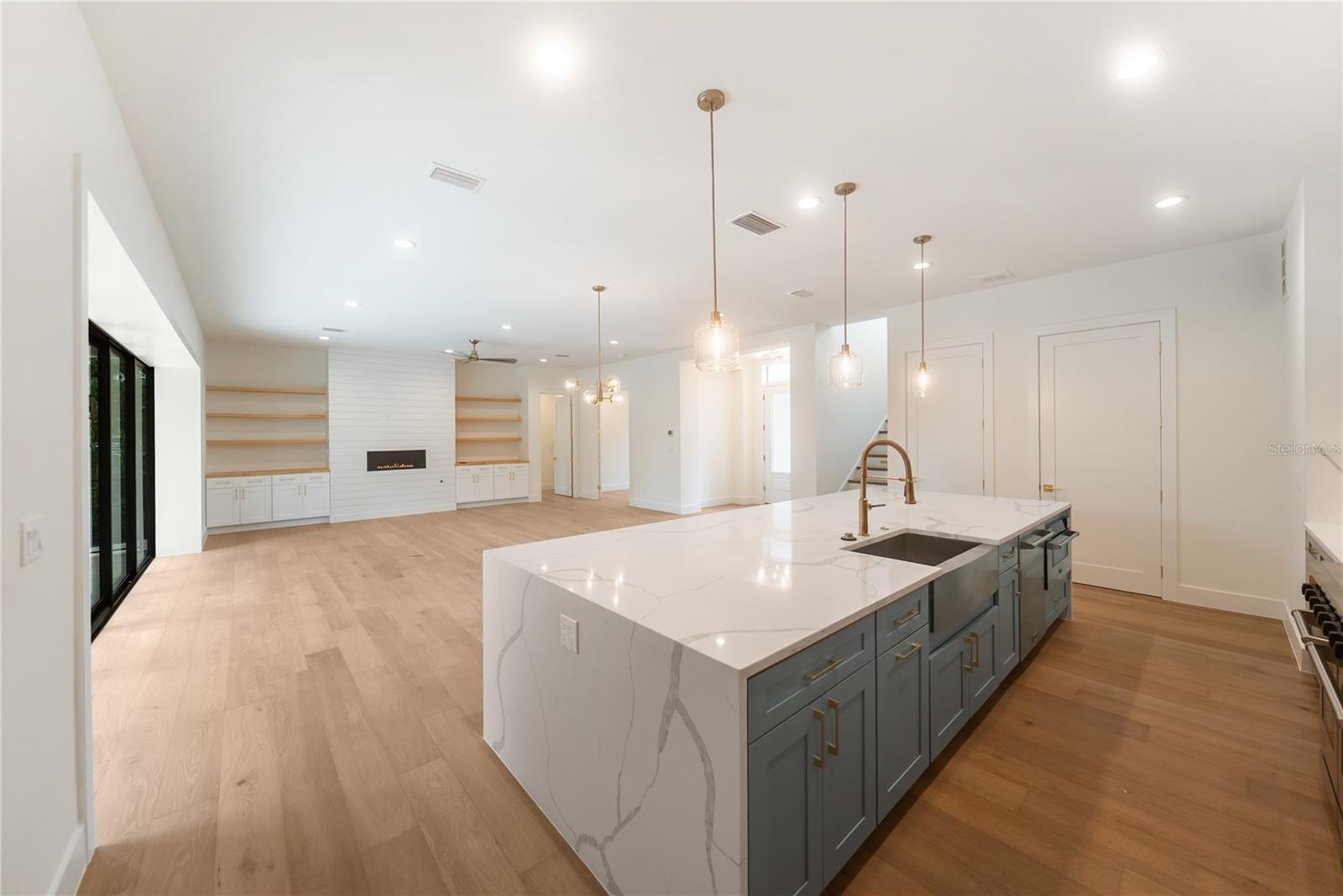 3800 FLORES AVE, SARASOTA, FL, 34239