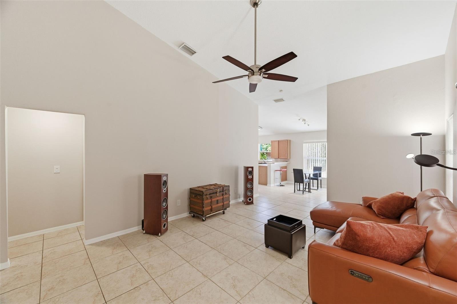 8618 VILLA LARGO DR, TAMPA, FL, 33614