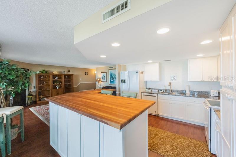 1060 PINELLAS BAYWAY S #103, ST PETERSBURG, FL, 33715