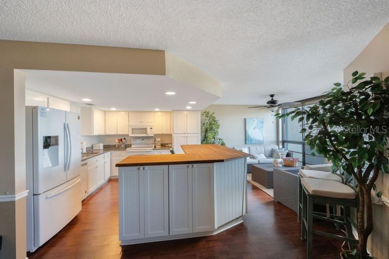 1060 PINELLAS BAYWAY S #103, ST PETERSBURG, FL, 33715