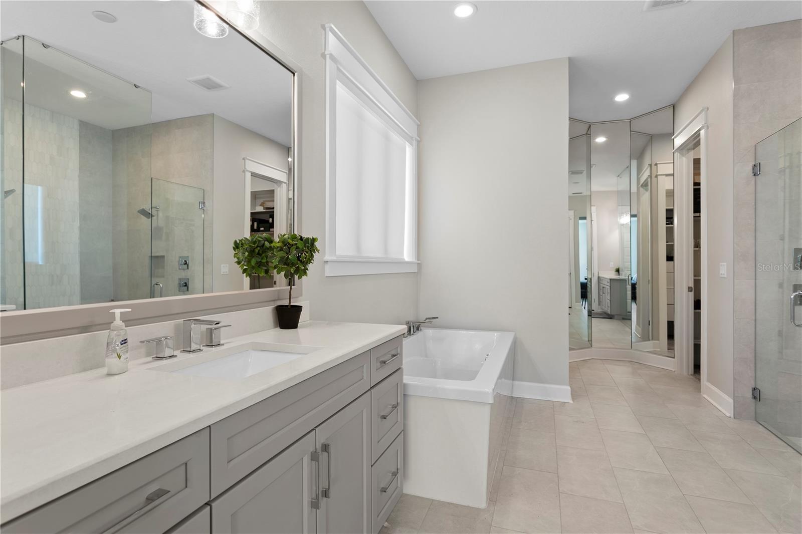 209 S SHORE CREST DR, TAMPA, FL, 33609