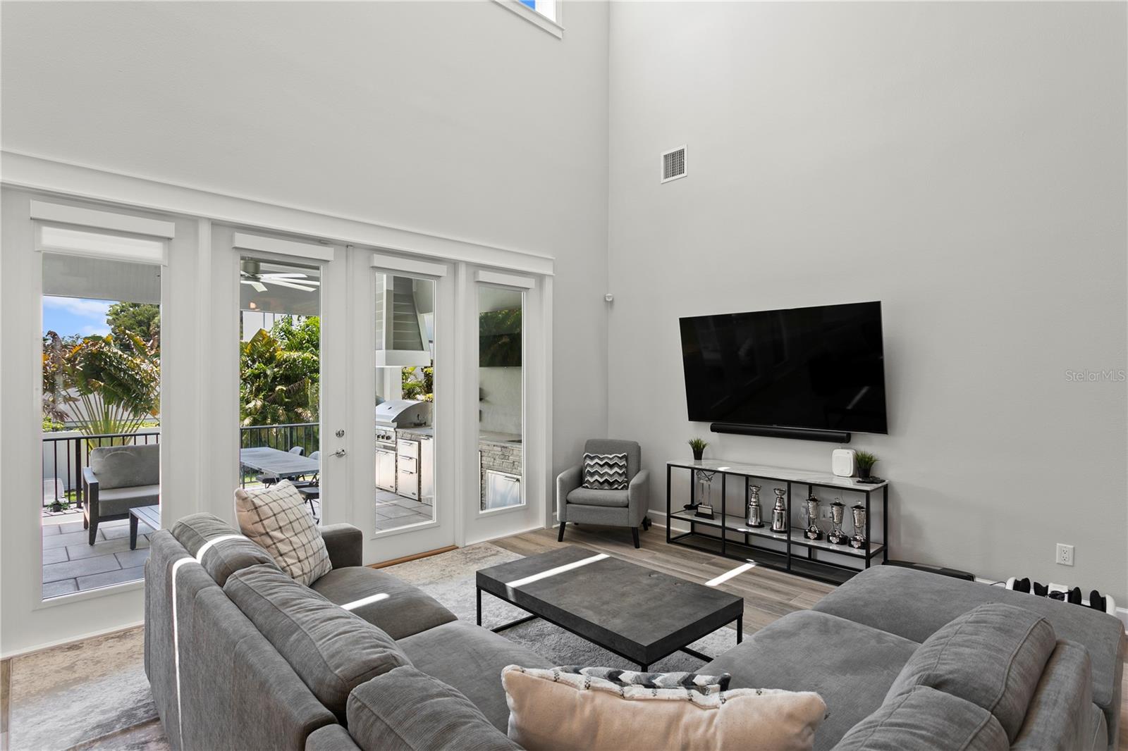 209 S SHORE CREST DR, TAMPA, FL, 33609