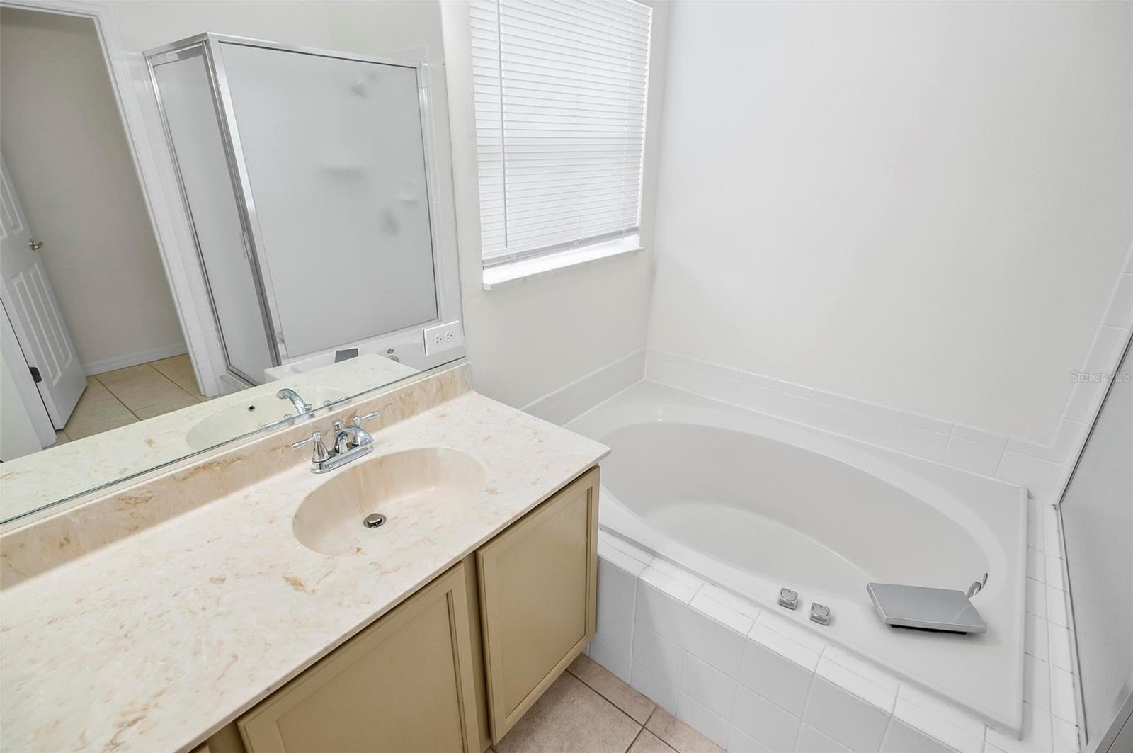 6 POINT DORAL CT, PALM COAST, FL, 32137