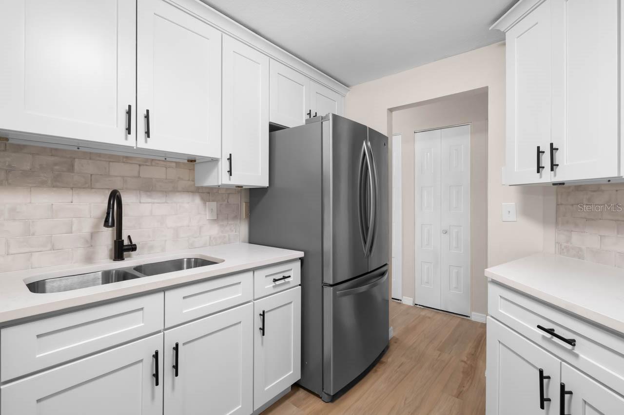 1602 HOVINGTON CIR, SUN CITY CENTER, FL, 33573