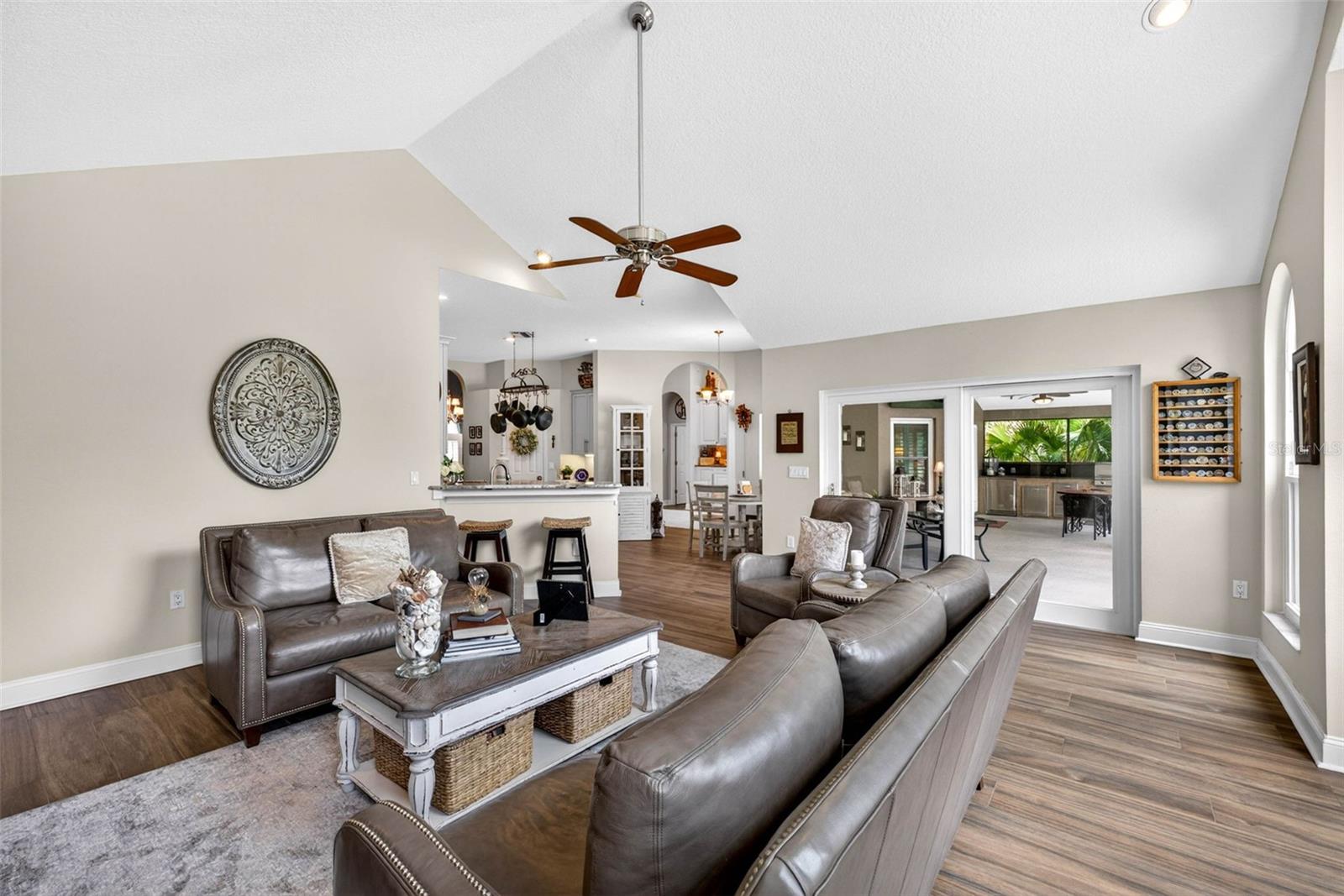 3904 S NINE DR, VALRICO, FL, 33596