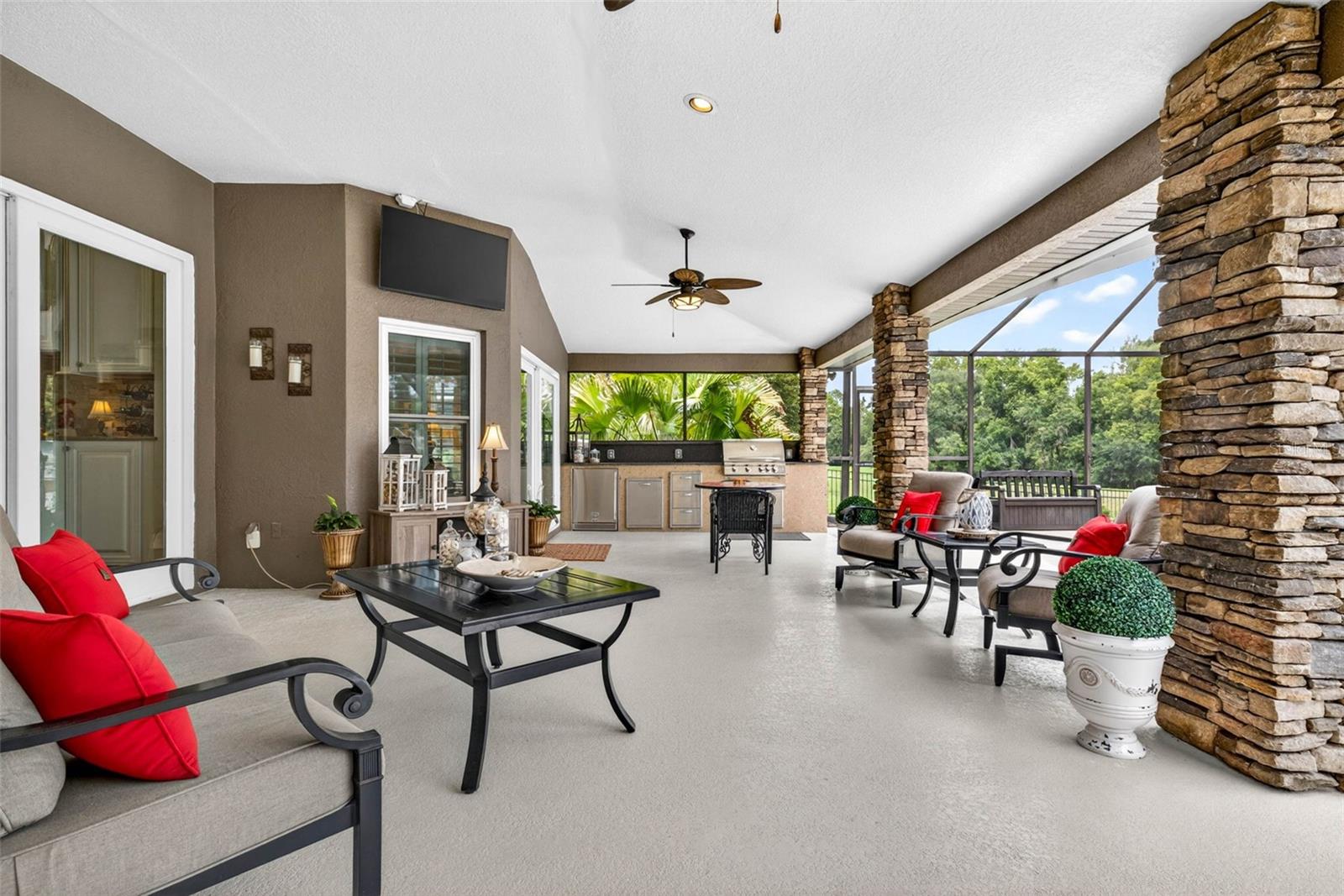 3904 S NINE DR, VALRICO, FL, 33596