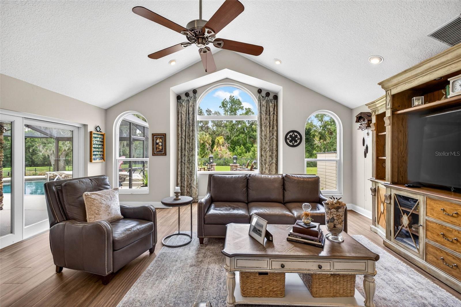 3904 S NINE DR, VALRICO, FL, 33596