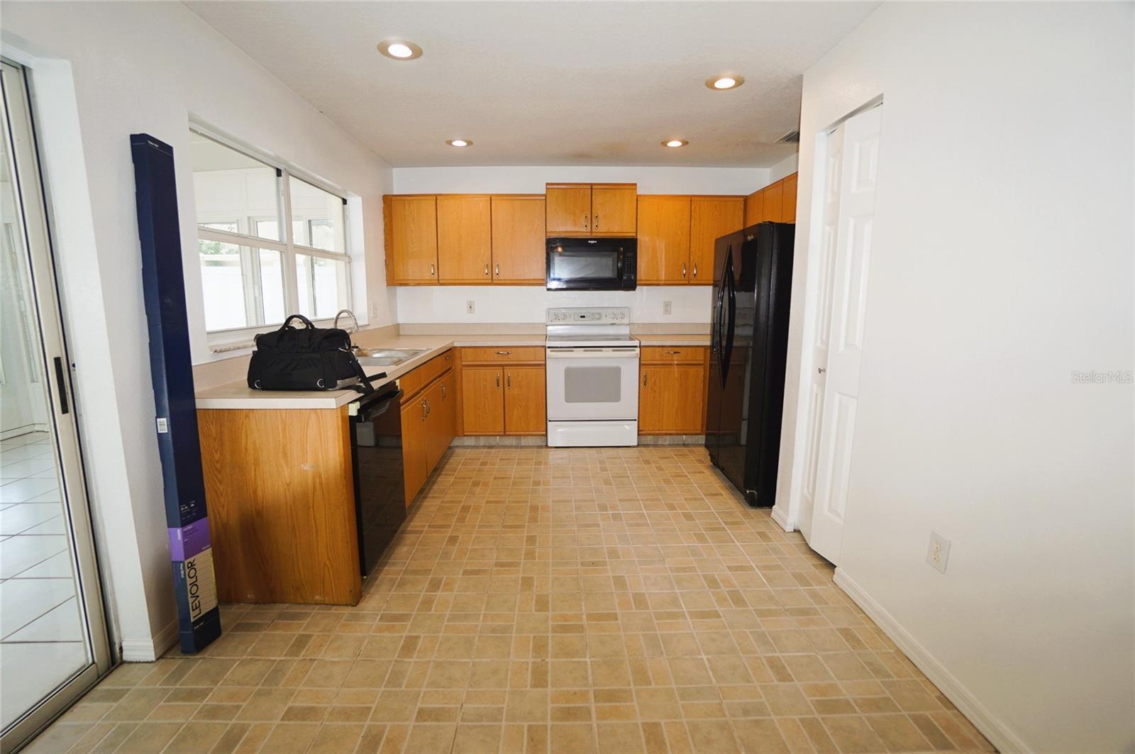 805 W 113TH AVE, TAMPA, FL, 33612