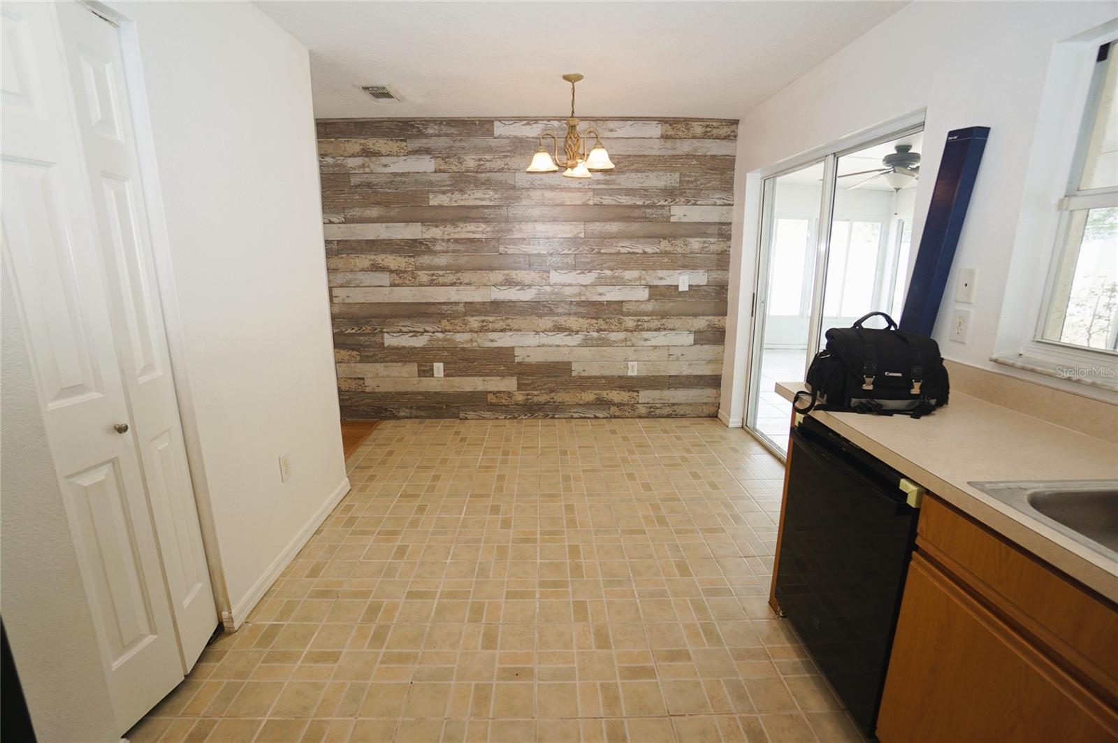 805 W 113TH AVE, TAMPA, FL, 33612
