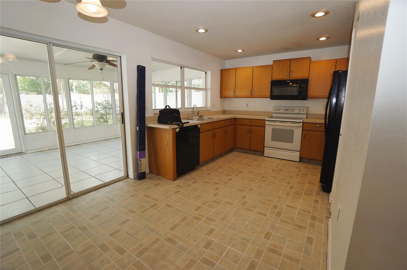 805 W 113TH AVE, TAMPA, FL, 33612