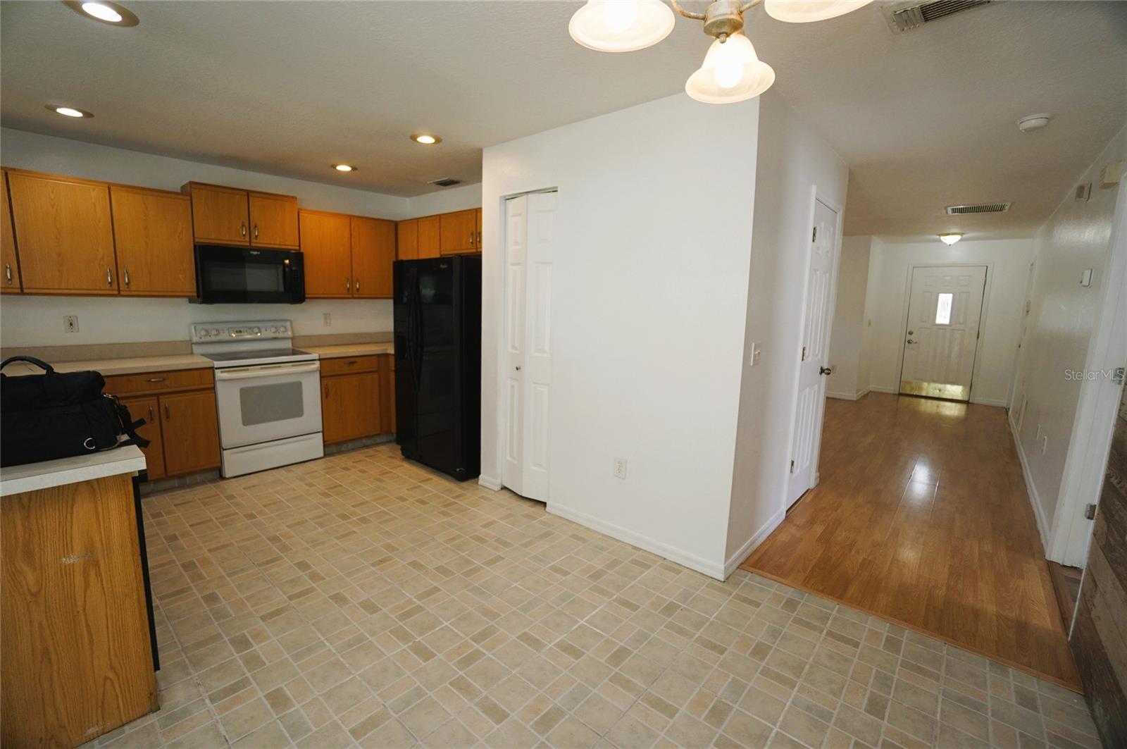 805 W 113TH AVE, TAMPA, FL, 33612