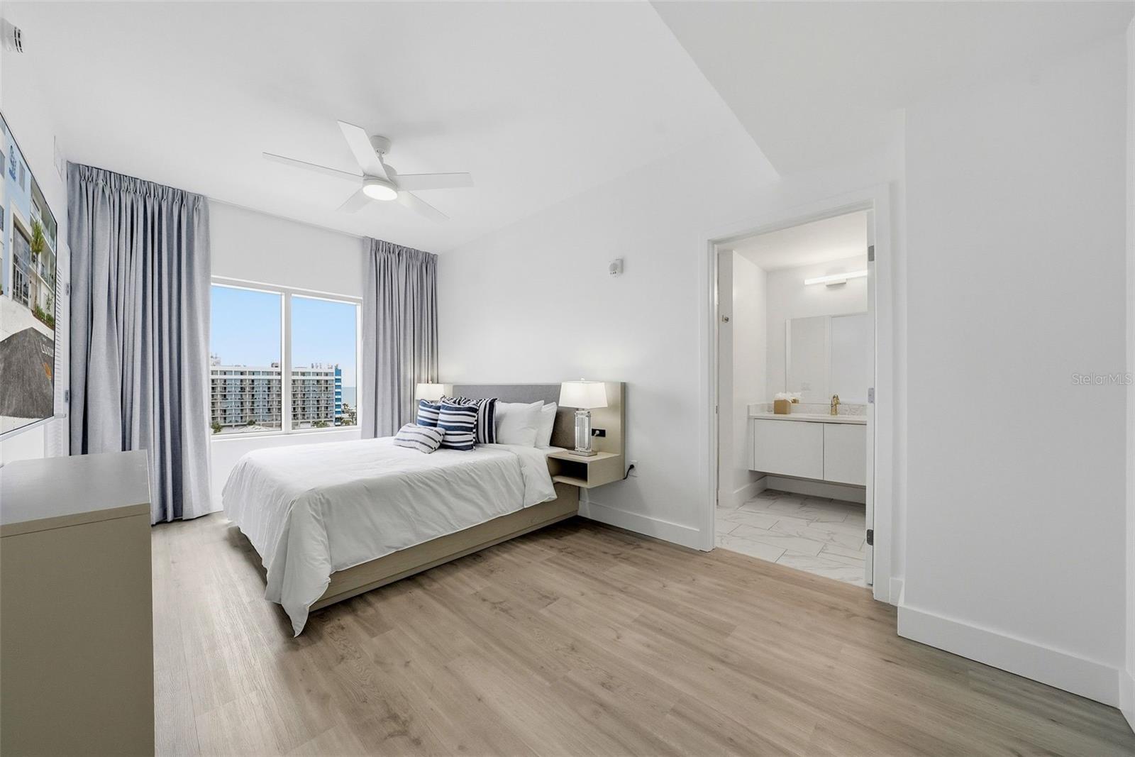 411 E SHORE DR #313, CLEARWATER BEACH, FL, 33767
