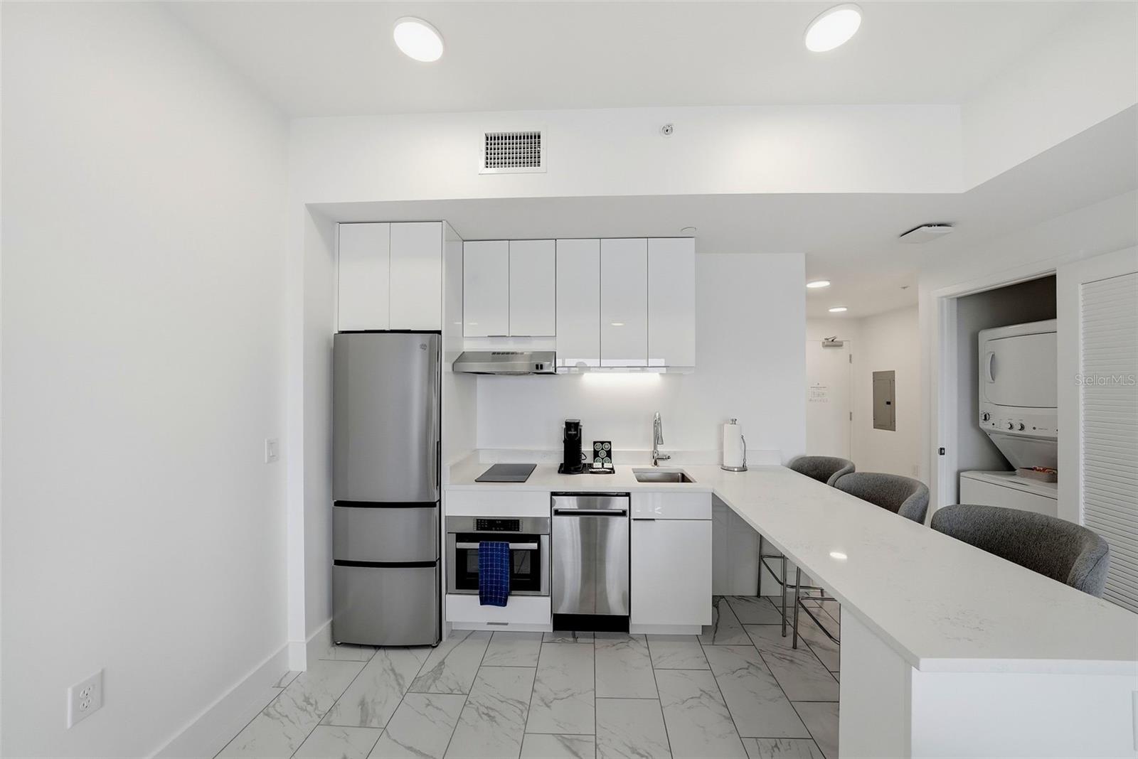 411 E SHORE DR #313, CLEARWATER BEACH, FL, 33767