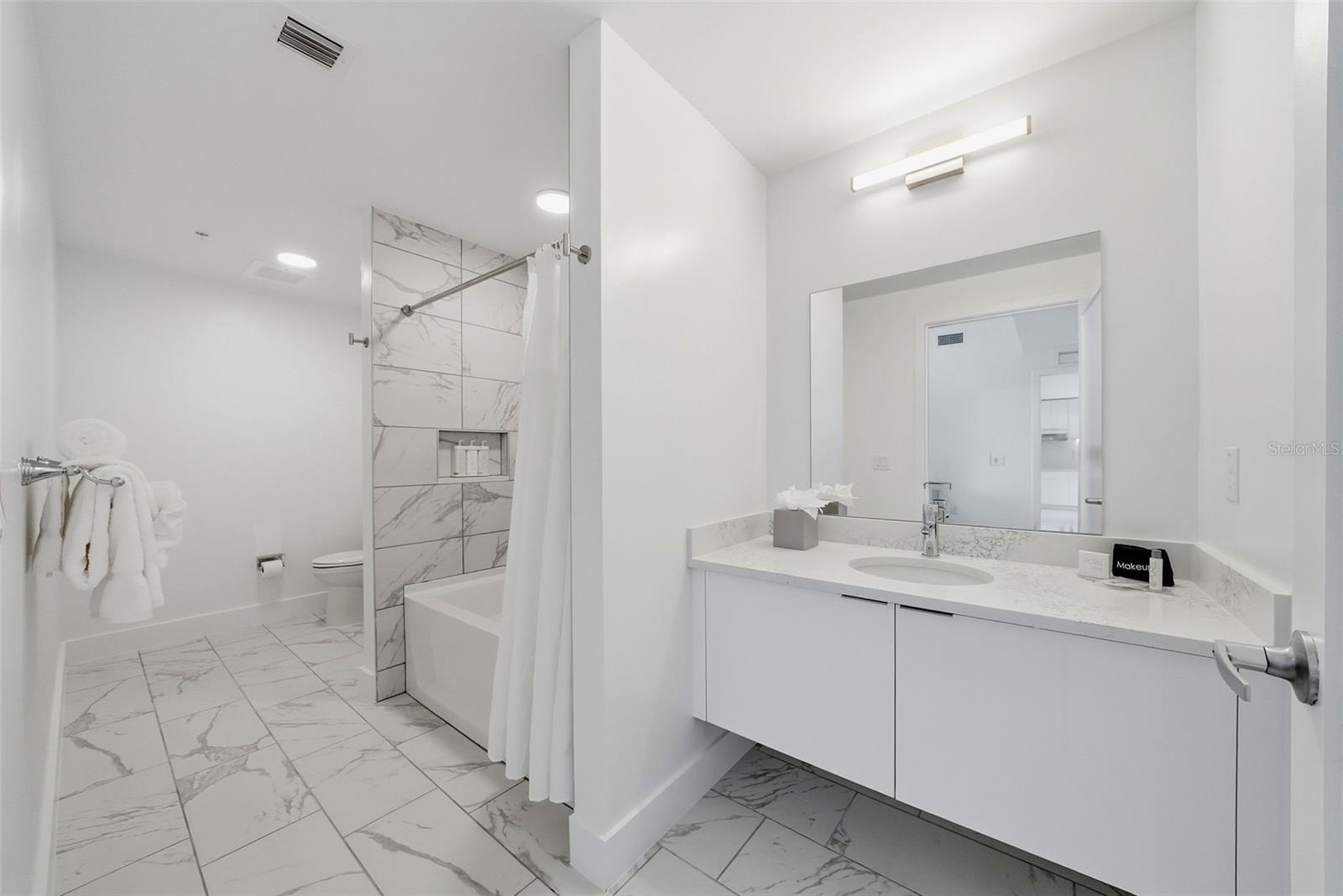 411 E SHORE DR #614, CLEARWATER BEACH, FL, 33767