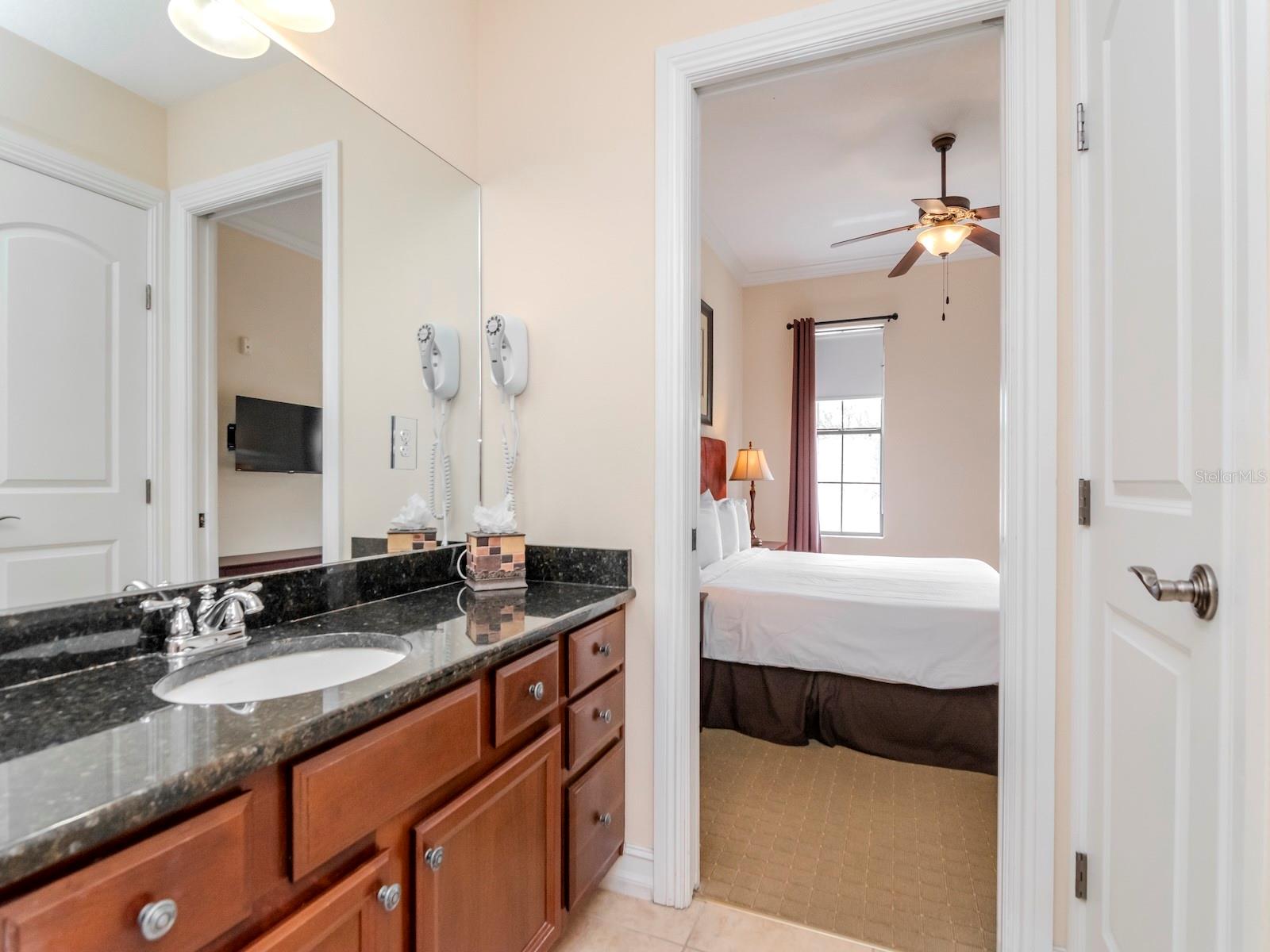 13941 CLUBHOUSE DR #102, TAMPA, FL, 33618
