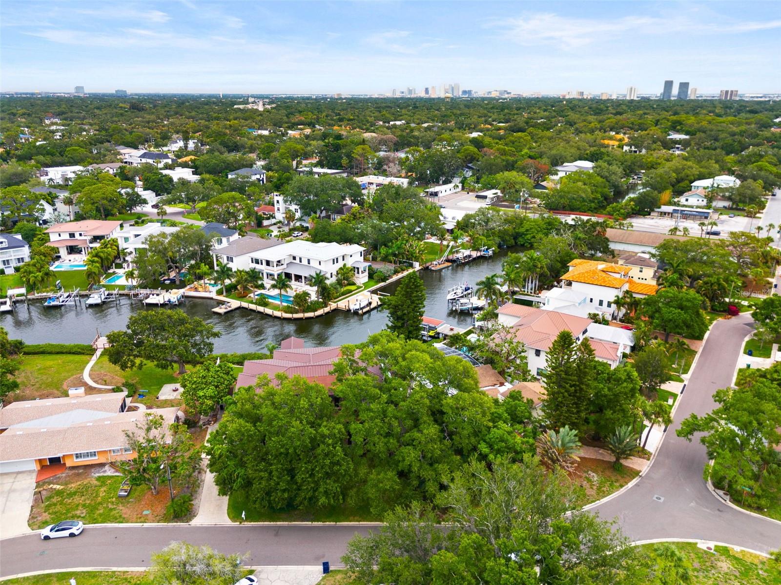 4905 W SPRING LAKE DR, TAMPA, FL, 33629