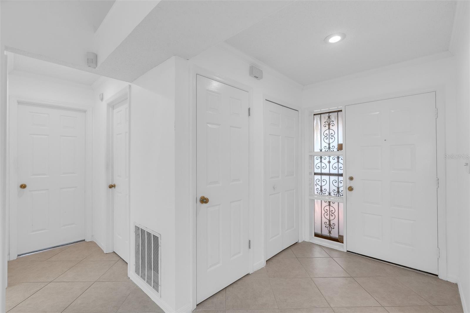 8237 BREEZE COVE LN, ORLANDO, FL, 32819