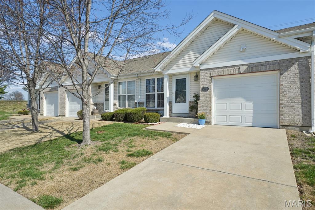 12195 Mckelvey Place Drive, Bridgeton MO 63044