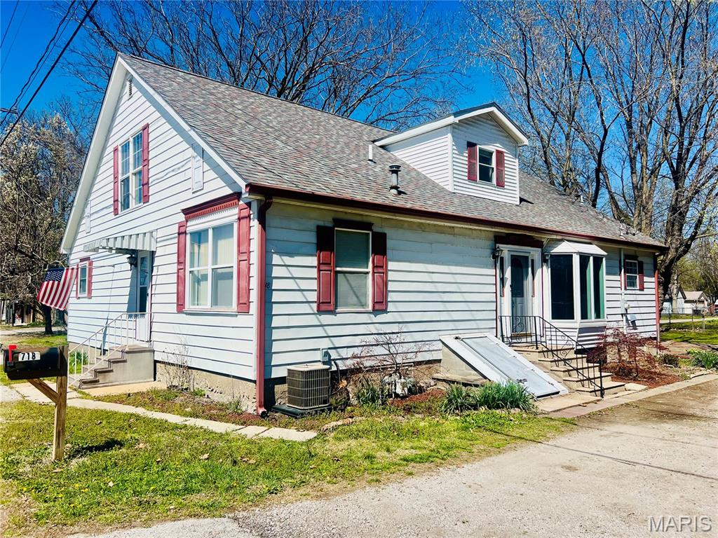 718 State Street #FRONT AND BACK UNITS, East Carondelet IL 62240
