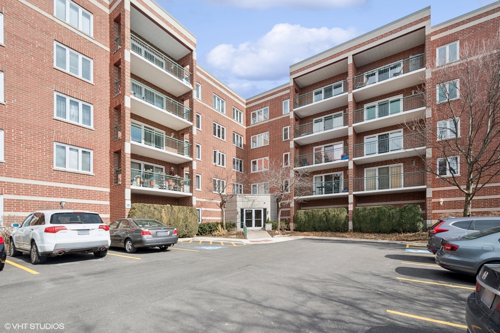5225 N Riversedge Terrace, Unit #302, Chicago, IL 60630