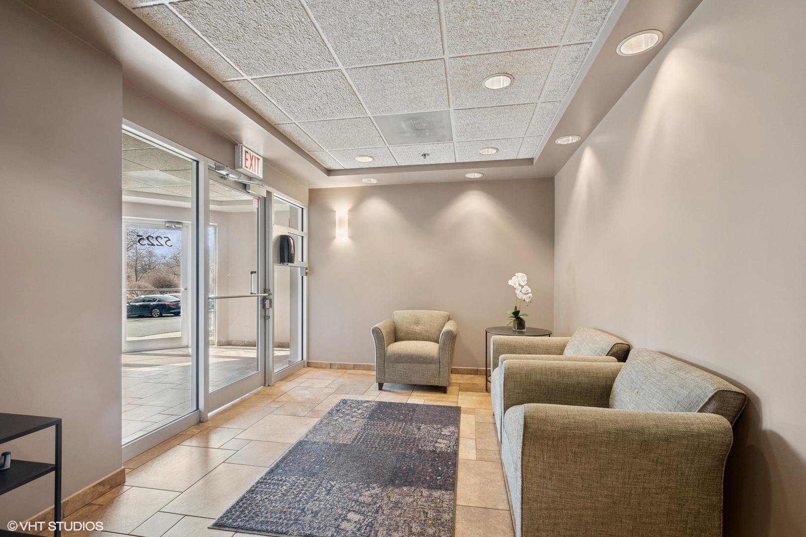 5225 N Riversedge Terrace, Unit #302, Chicago, IL 60630