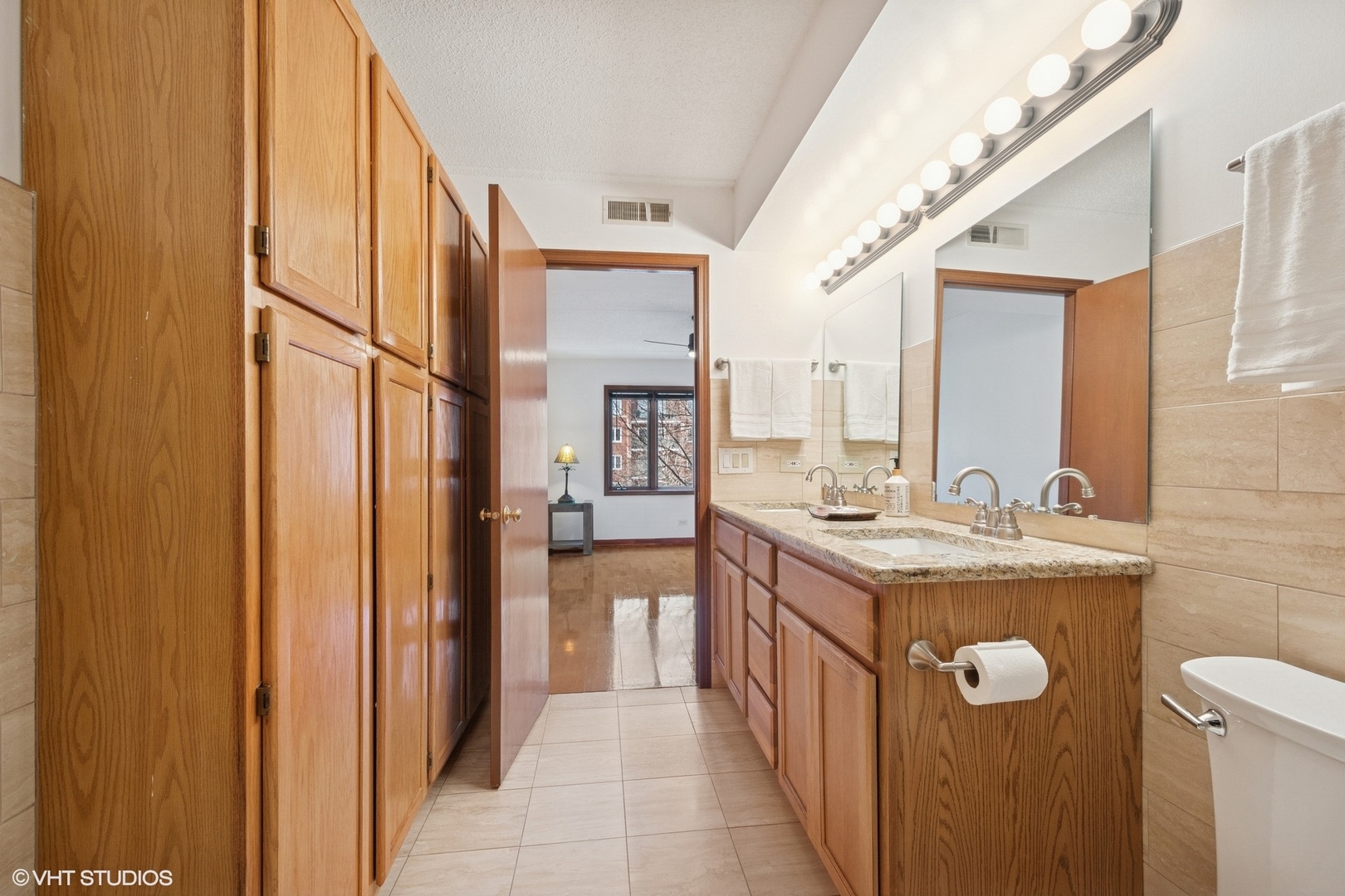 5225 N Riversedge Terrace, Unit #302, Chicago, IL 60630