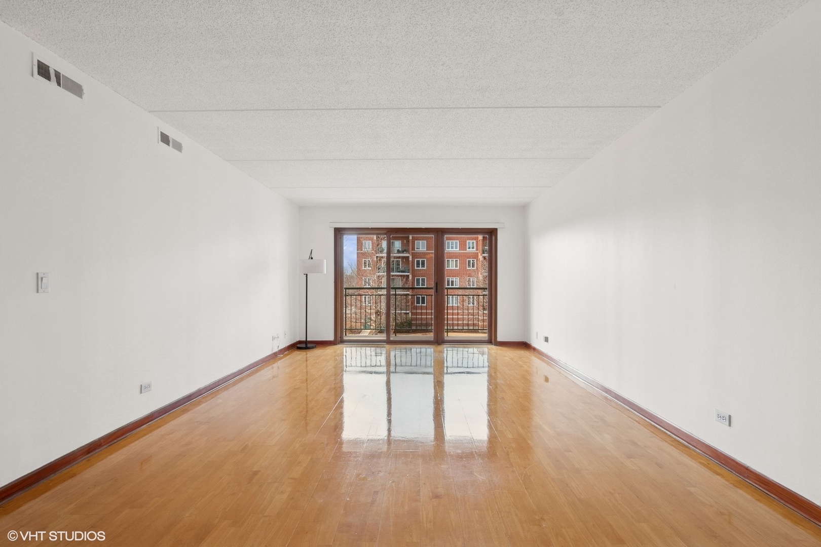 5225 N Riversedge Terrace, Unit #302, Chicago, IL 60630
