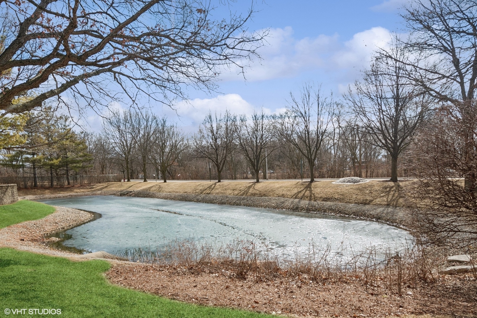 5225 N Riversedge Terrace, Unit #302, Chicago, IL 60630