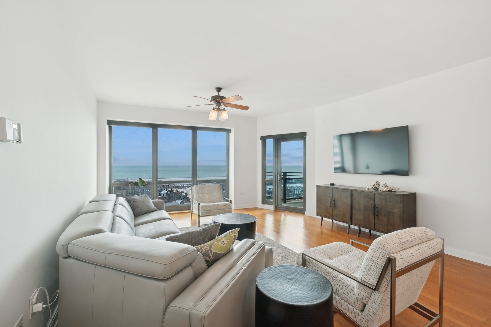 130 N Garland Court, Unit #2307, Chicago, IL 60602