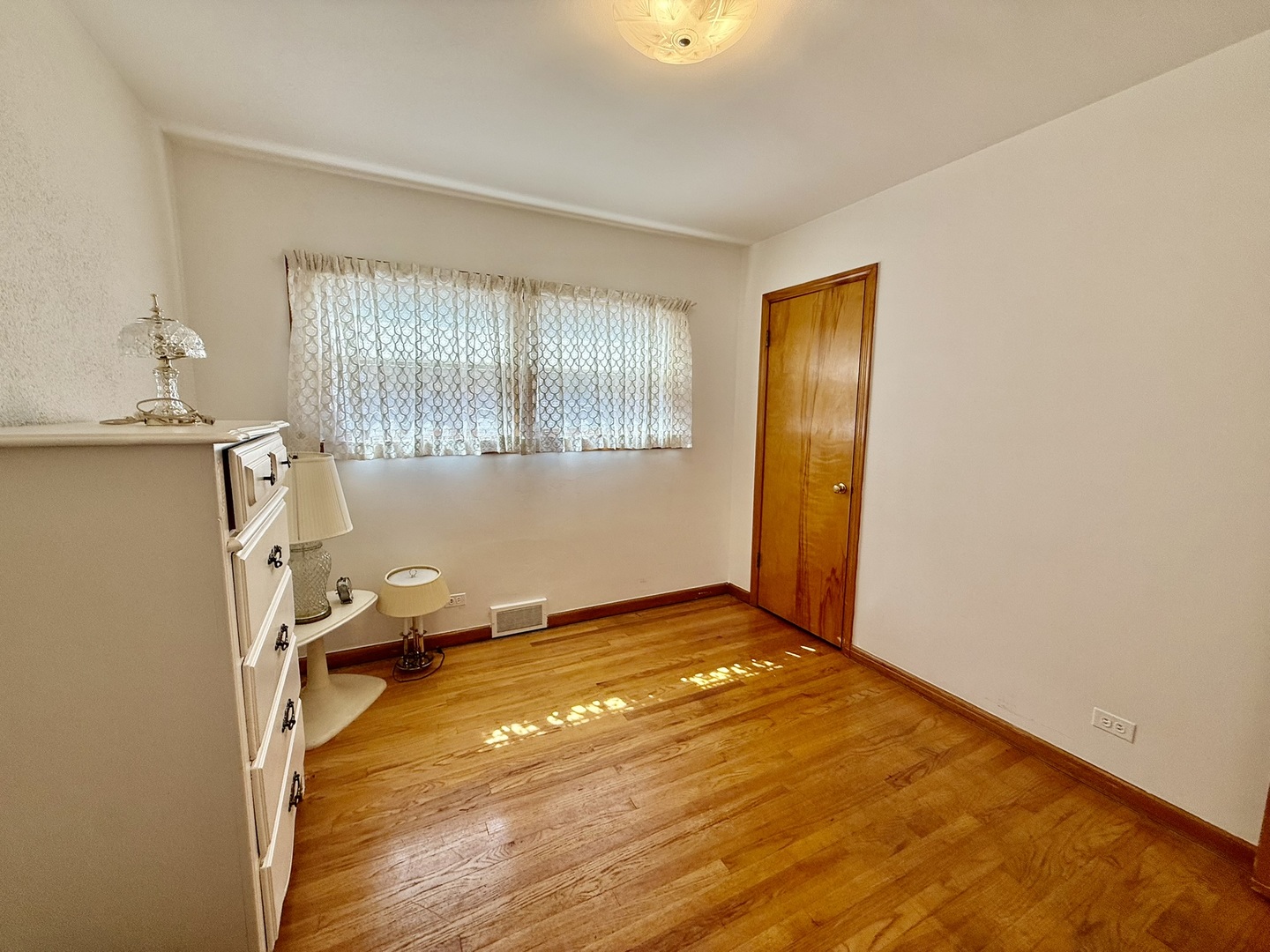 5823 S Melvina Avenue, Chicago, IL 60638