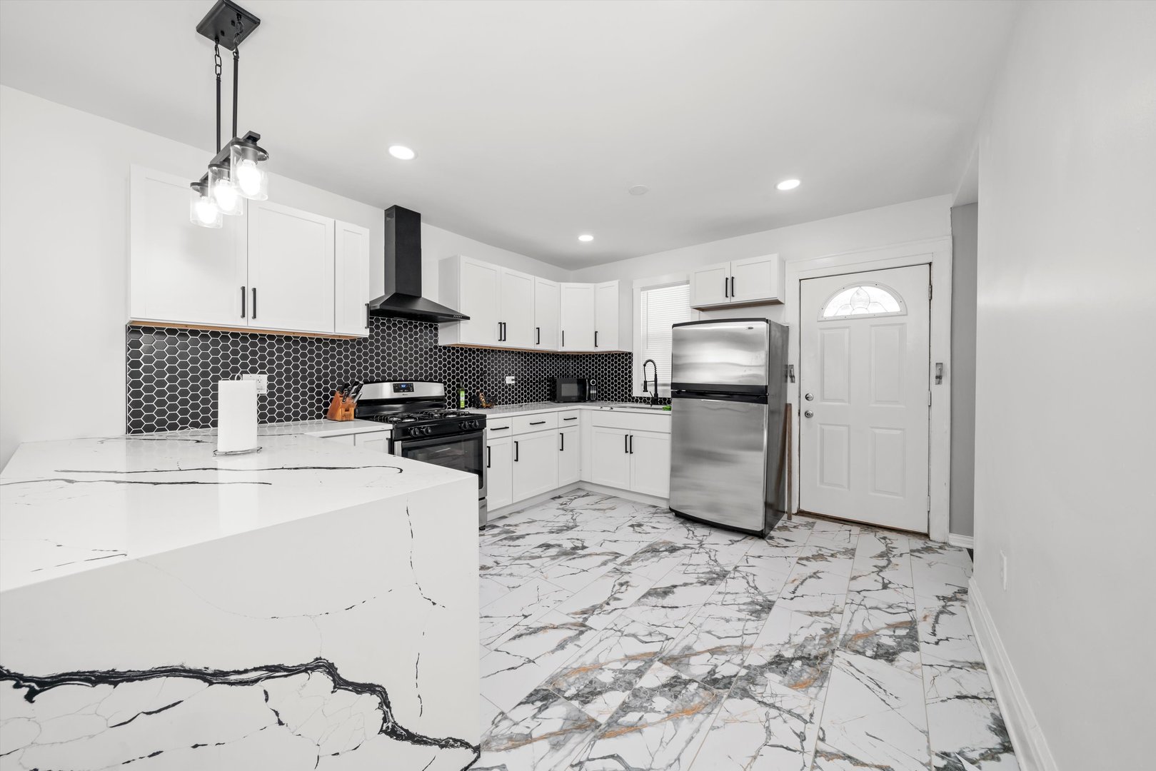 125 W 103rd Place, Chicago, IL 60628