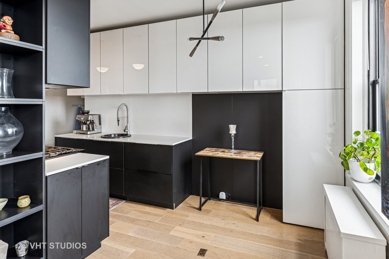 2000 N Lincoln Park West, Unit #802, Chicago, IL 60614