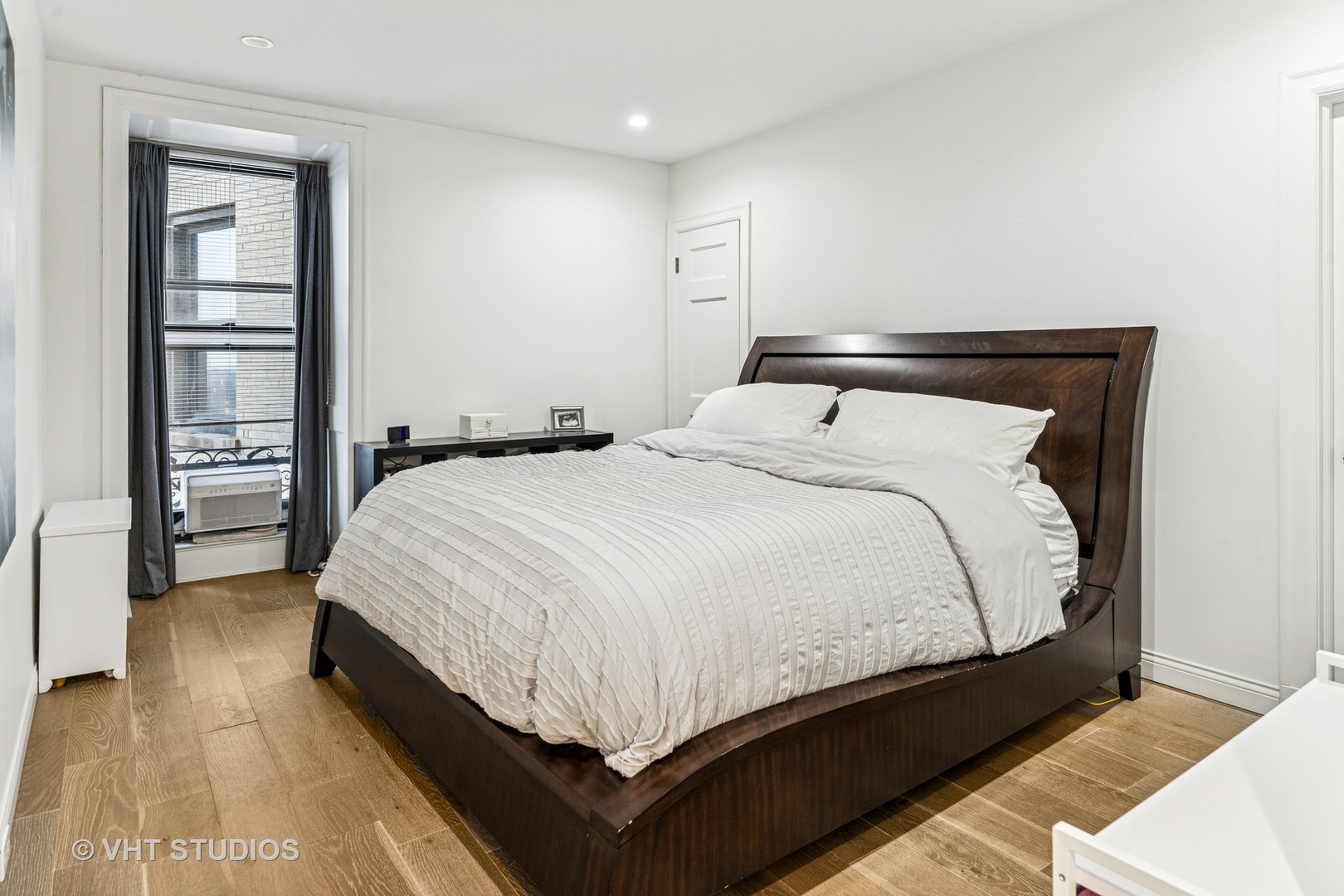 2000 N Lincoln Park West, Unit #802, Chicago, IL 60614