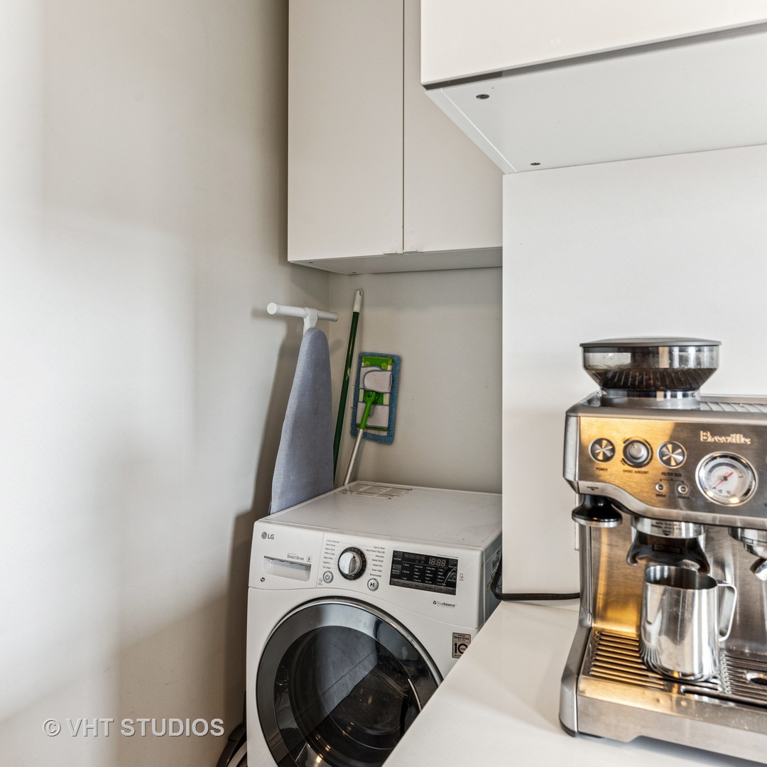 2000 N Lincoln Park West, Unit #802, Chicago, IL 60614