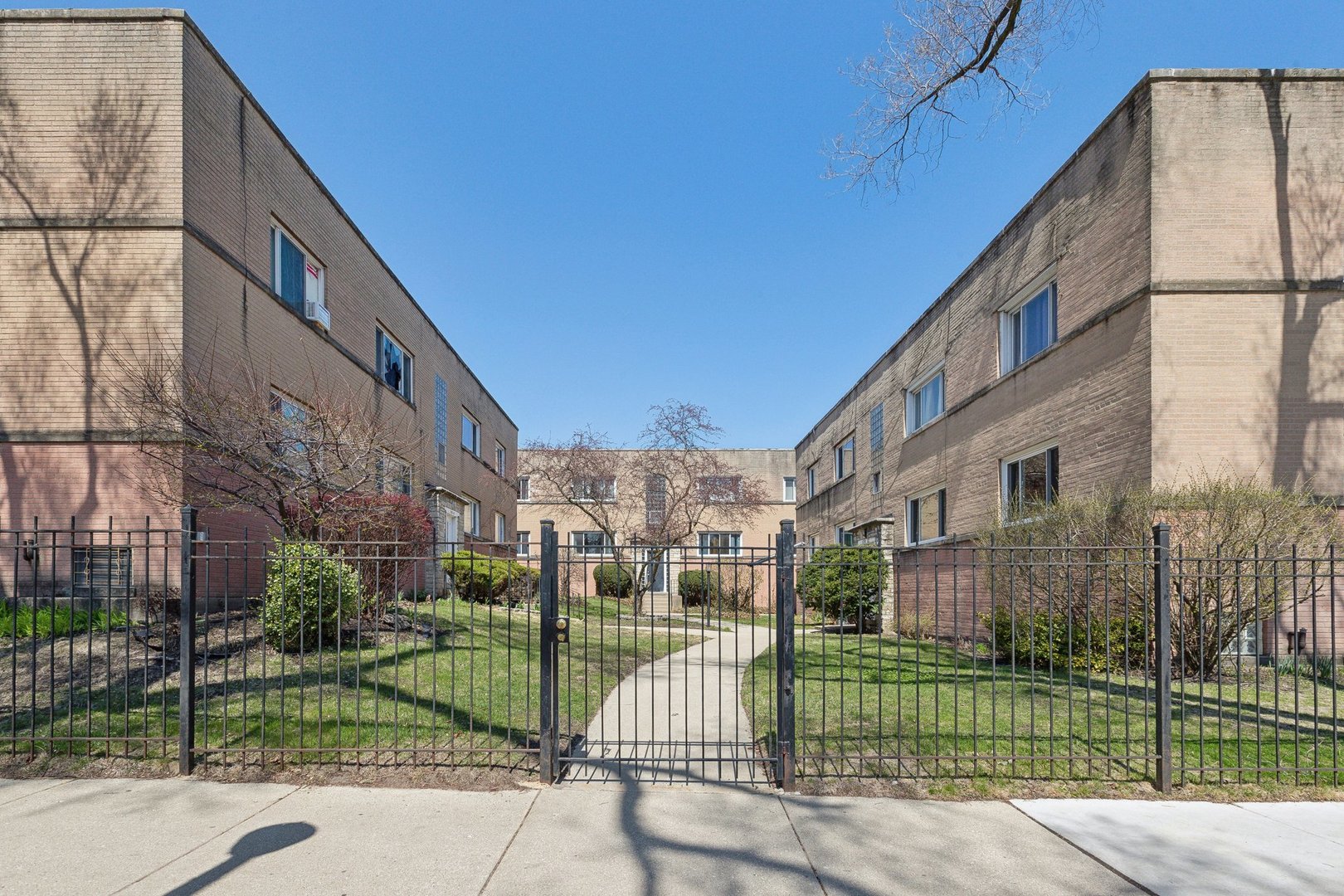 1700 W Jarvis Avenue, Unit #B, Chicago, IL 60626