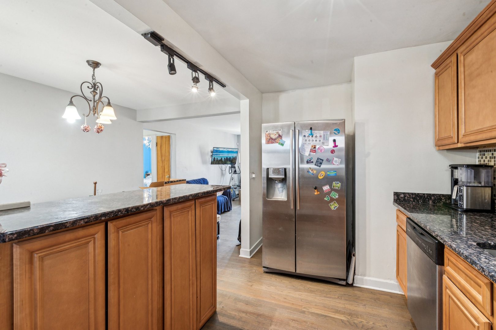 1700 W Jarvis Avenue, Unit #B, Chicago, IL 60626
