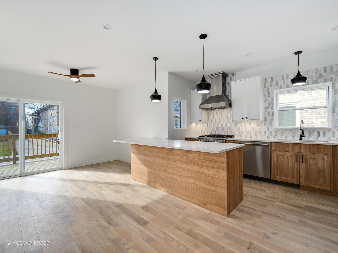 6578 N Onarga Avenue, Chicago, IL 60631