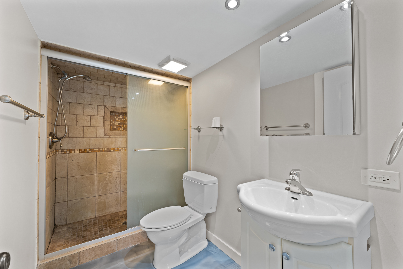 6120 W Berenice Avenue, Chicago, IL 60634