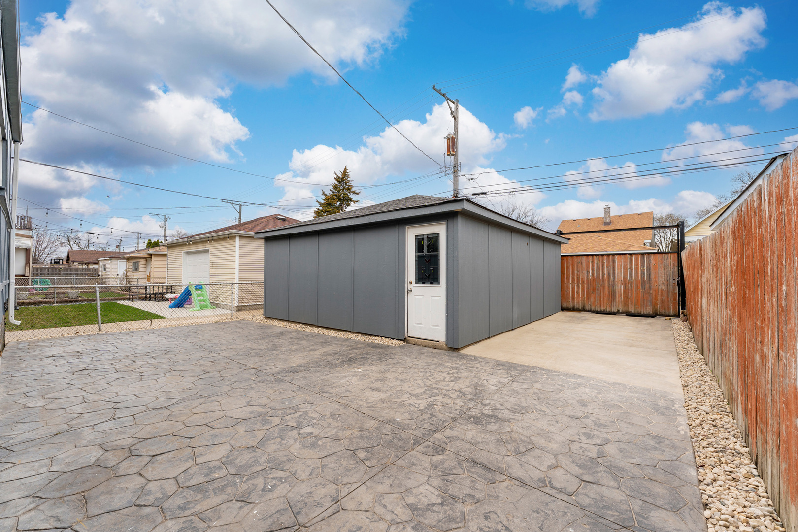 6120 W Berenice Avenue, Chicago, IL 60634