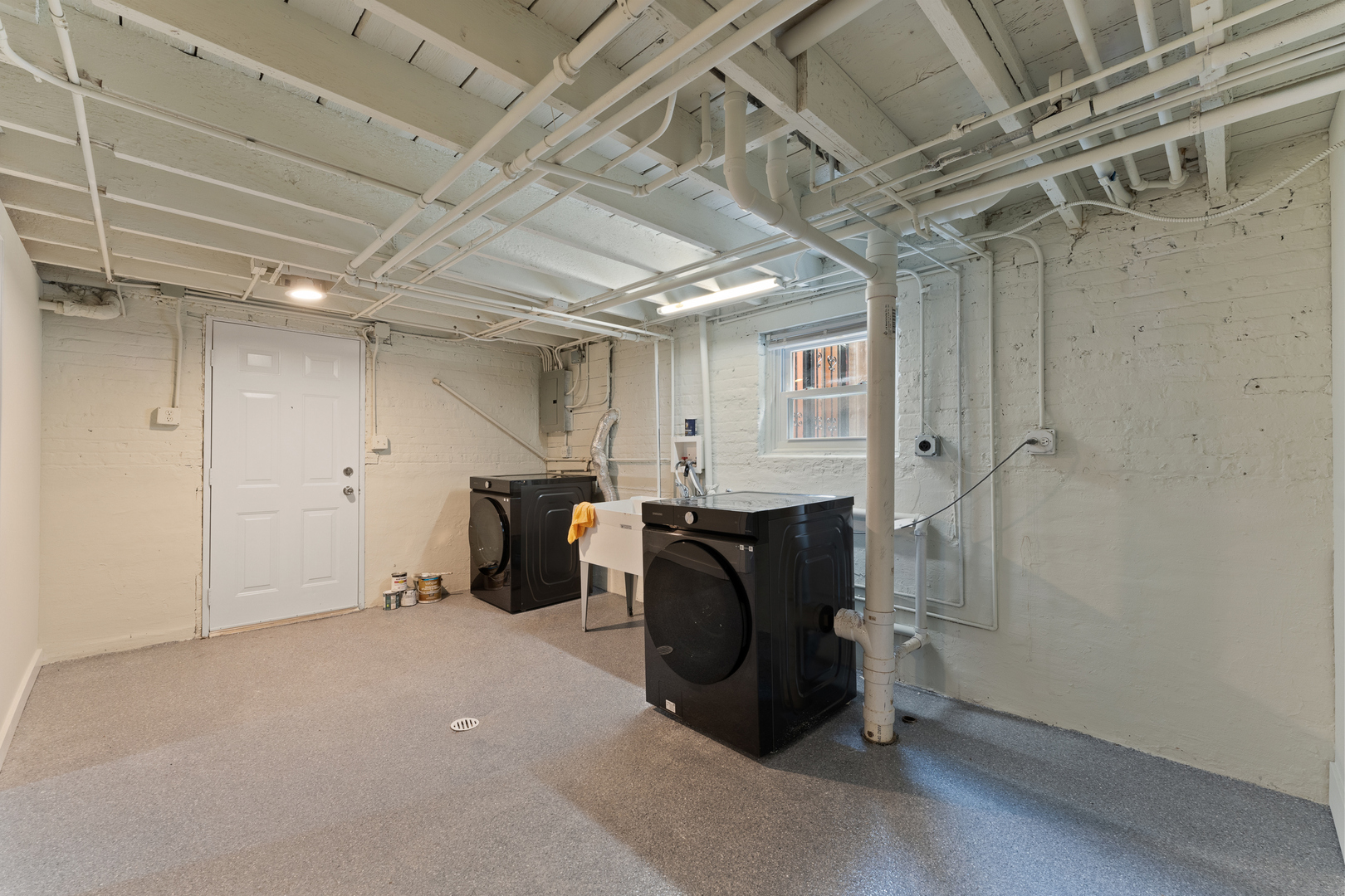 6120 W Berenice Avenue, Chicago, IL 60634