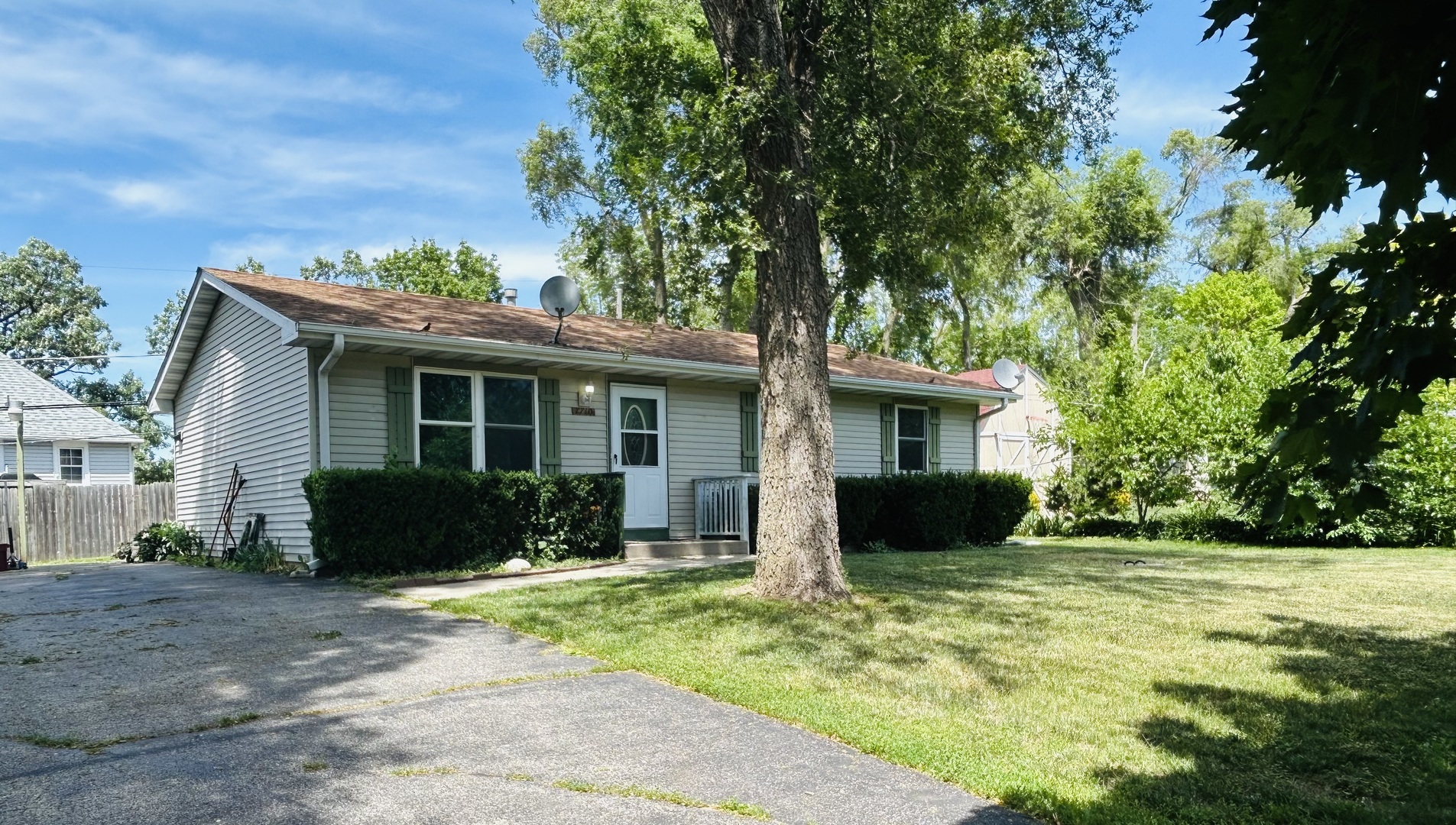 7710 E Sunset Drive For Sale, Wonder Lake, IL 60097 Home | ByOwner